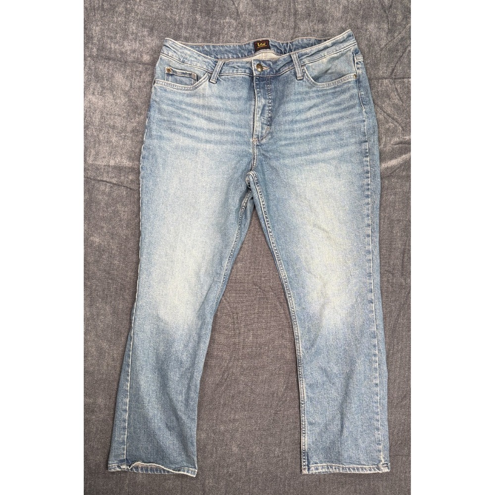 Lee Womens Size 14 Short Stretch Bootcut Jeans Light Wash Denim Blue